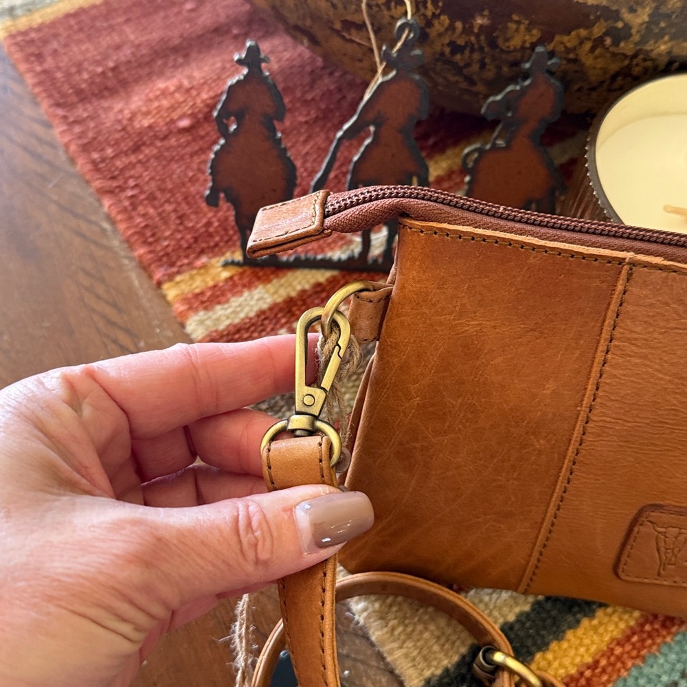 Scout Tan Leather Crossbody Bag - Picture 3 of 7